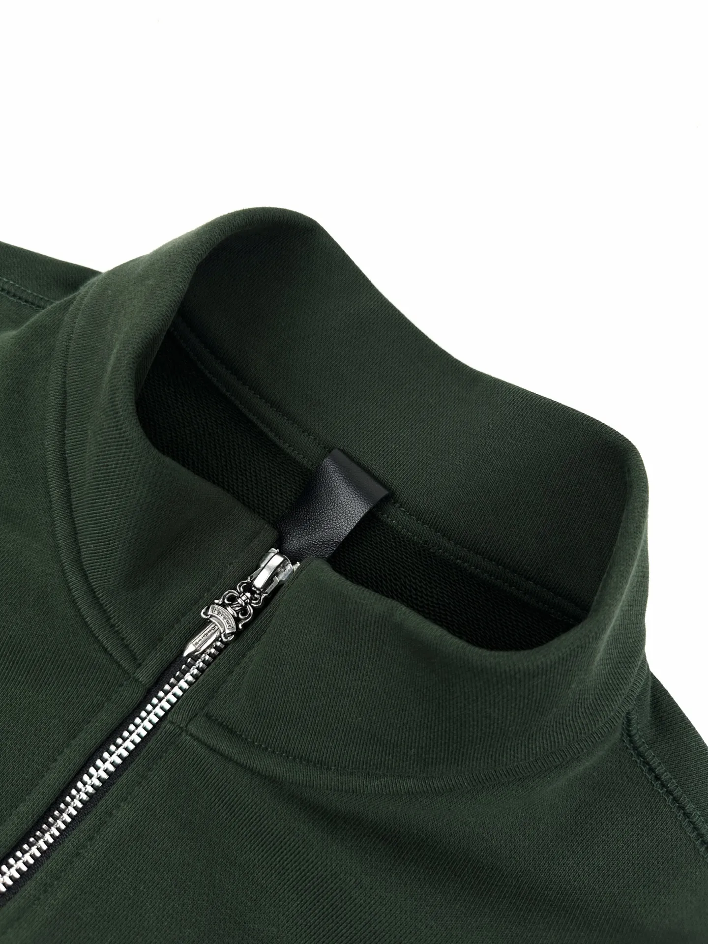 Chrome Hearts ， ， 。 ， ， 。 ， ， Retro 。 ， ， ， ， Retro 。 ， 。 1. ， Chrome Hearts ， ， 。 2 ， ， ， 、 ， 。 ： 1:1 CH 1:1 CH 1:1 CH 1:1 CH ： Size： S M L ： DD 136